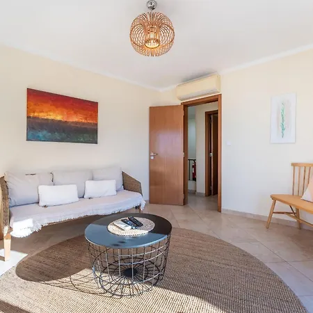 Wonderful 3 Bdr Duplex W/ Terrace By Lovelystay